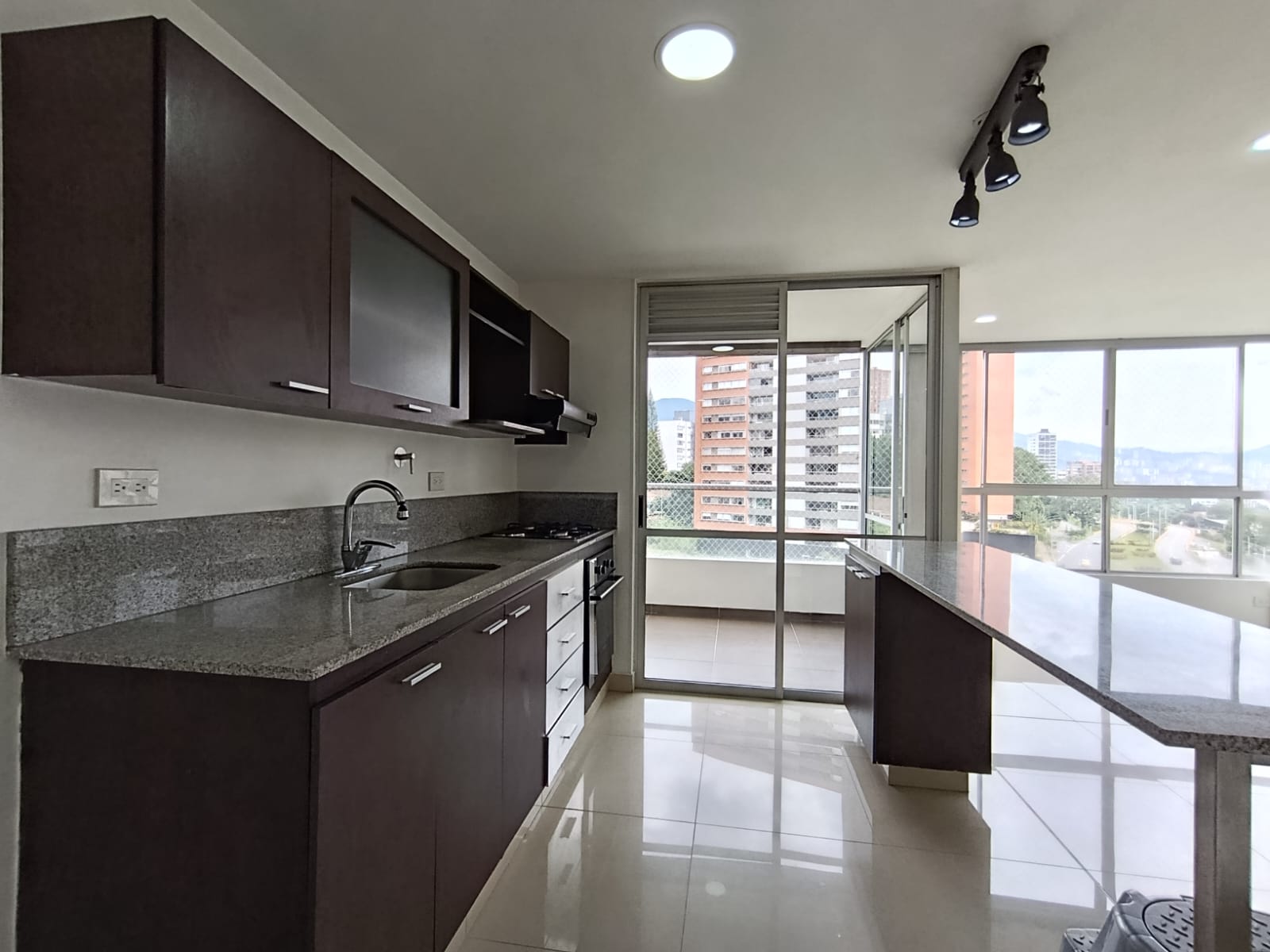 Apartamento en arriendo en El Poblado, Medellín · foto 9 de 13