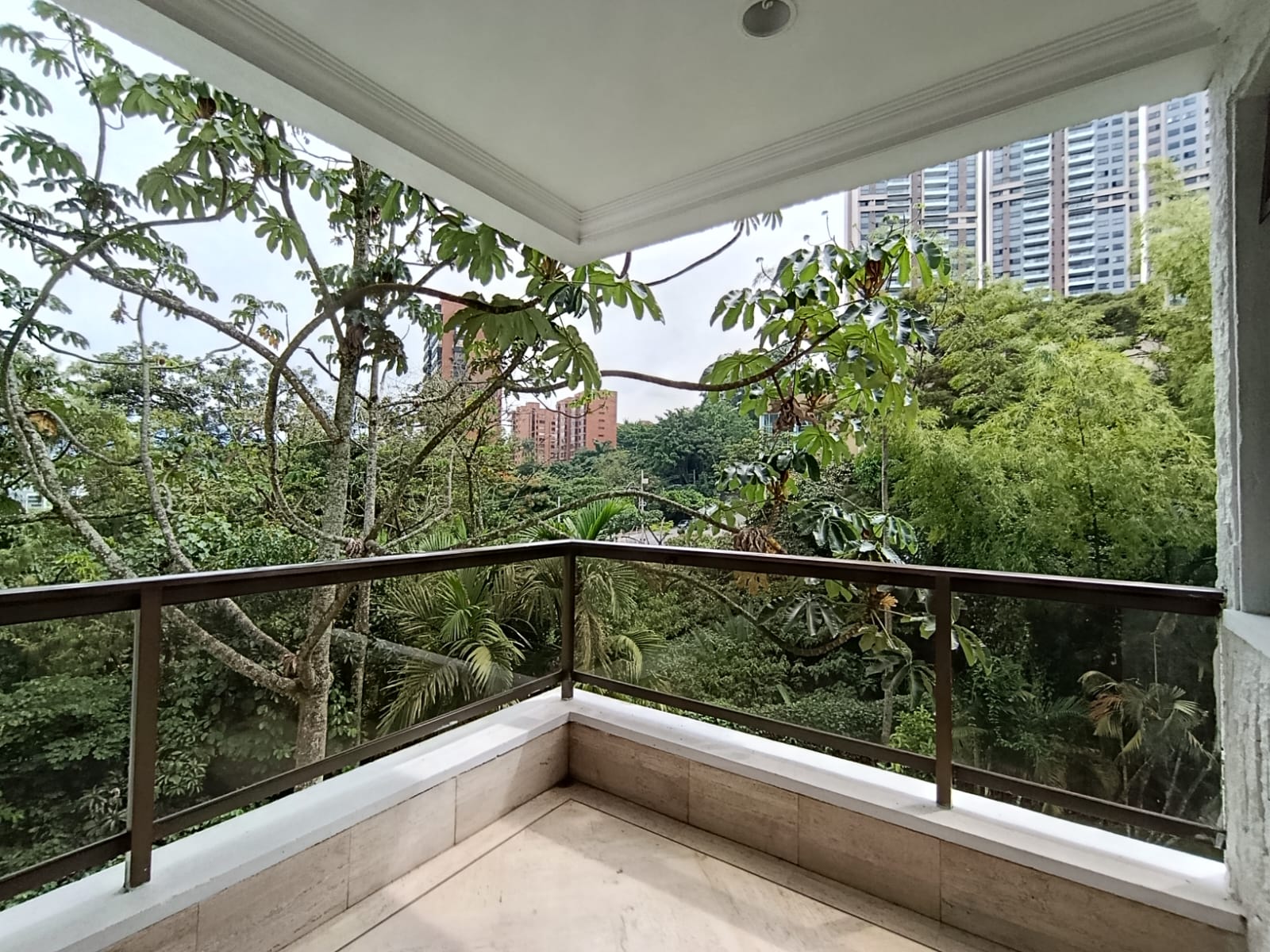 Apartamento en arriendo en Urbanización Las Cumbres, Medellín · foto 2 de 20