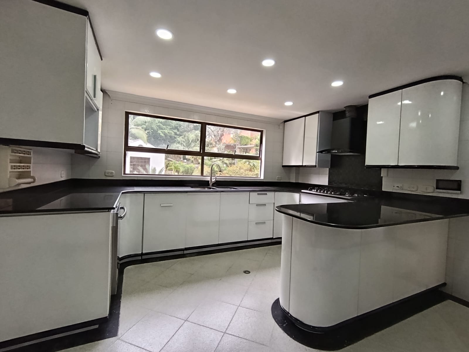 Apartamento en arriendo en Urbanización Las Cumbres, Medellín · foto 8 de 20