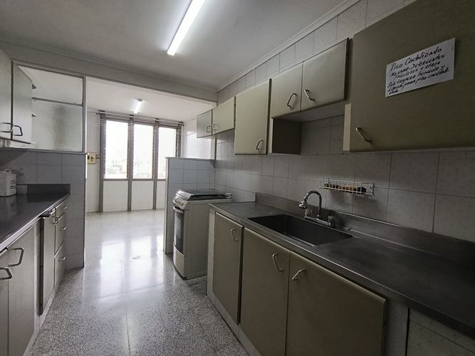 Apartamento de 3 alcobas en arriendo en Laureles, Medellín, 156 m² · foto 5 de 20