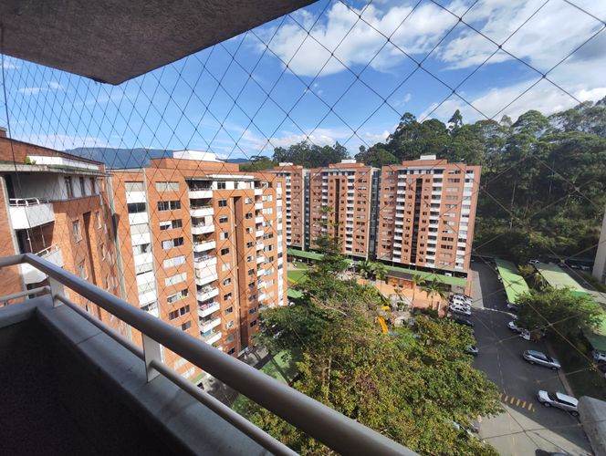 Apartamento de 3 alcobas en arriendo en Belén, Medellín, 100 m² · foto 4 de 20