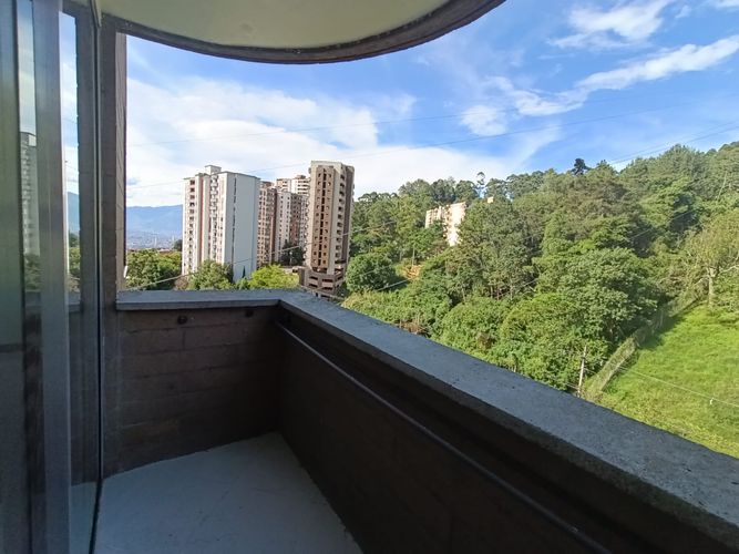 Apartamento de 2 alcobas en arriendo en Loma Del Indio, Medellín, 58 m² · foto 9 de 20