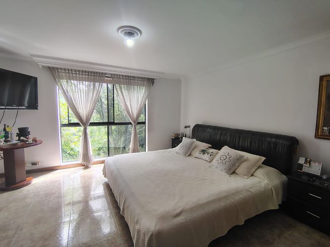 Apartamento de 3 alcobas en venta en El Poblado, Medellín, 193 m² · foto 13 de 18