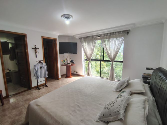 Apartamento de 3 alcobas en venta en El Poblado, Medellín, 193 m² · foto 15 de 18