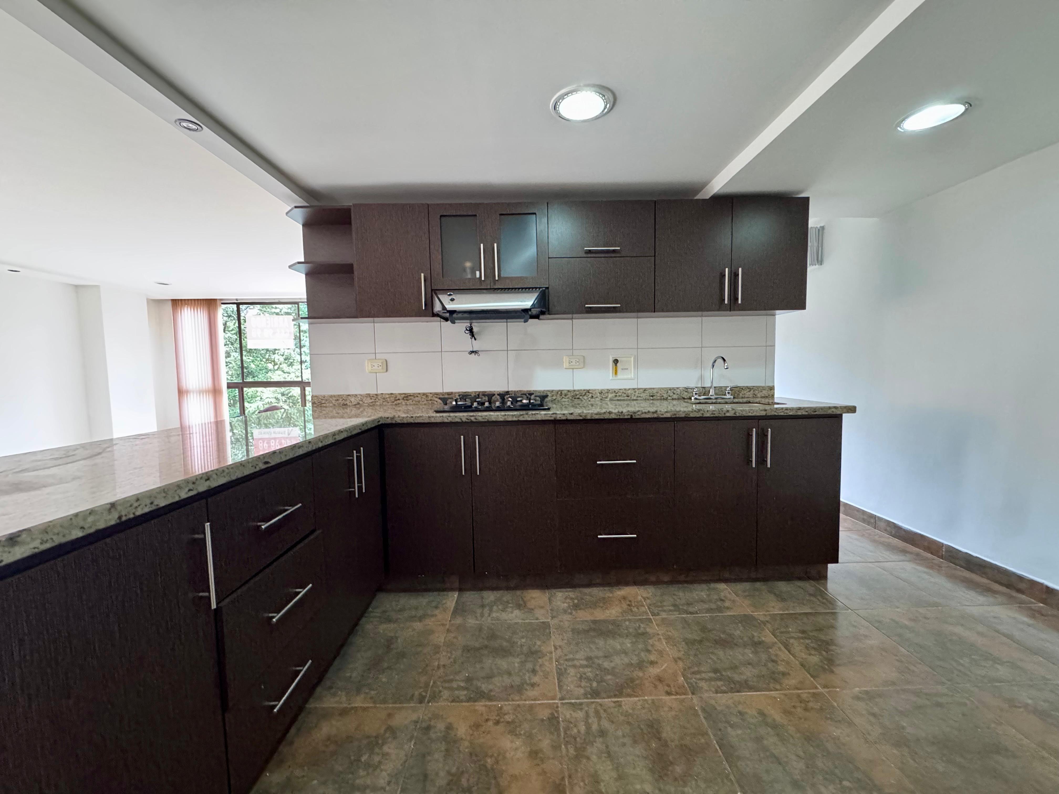 Apartamento en arriendo en El Poblado, Medellín · foto 7 de 16