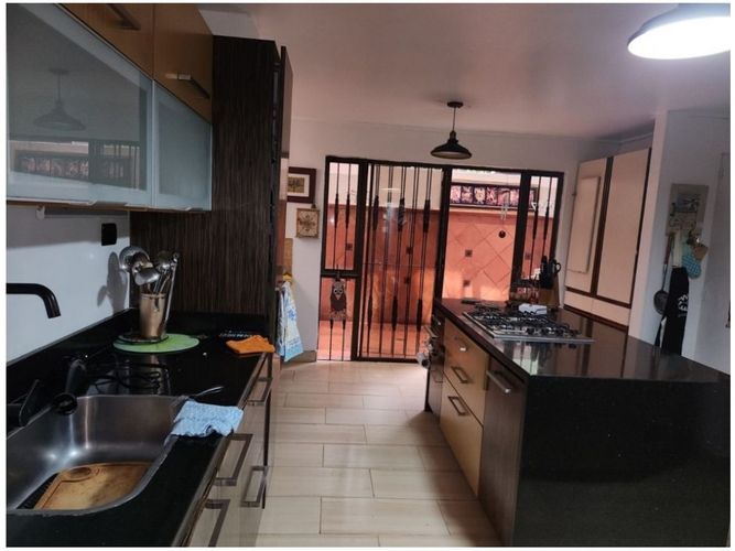 Apartamento de 4 alcobas en venta en Urbanizacion Villa Linda, Envigado, 226 m² · foto 3 de 24