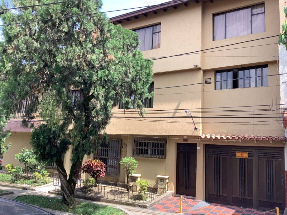 Casa en venta en Zona Centro, Envigado · foto 3 de 24
