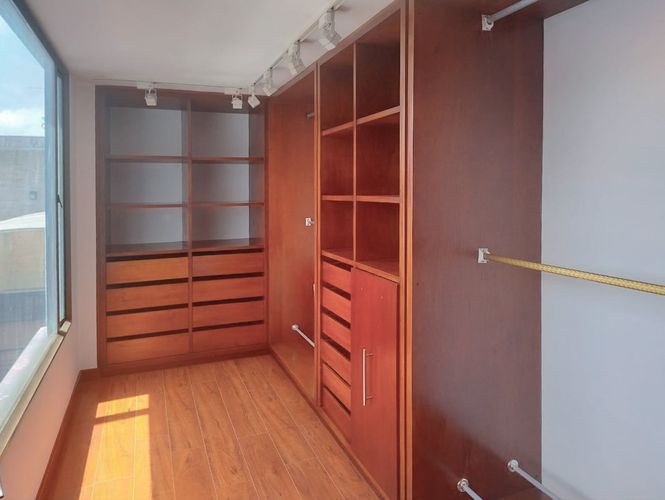 Apartamento de 5 alcobas en venta en Santa Barbara, Bogotá, 340 m² · foto 16 de 24