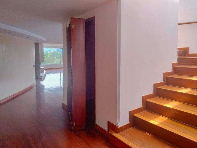 Apartamento de 5 alcobas en venta en Santa Barbara, Bogotá, 340 m² · foto 20 de 24