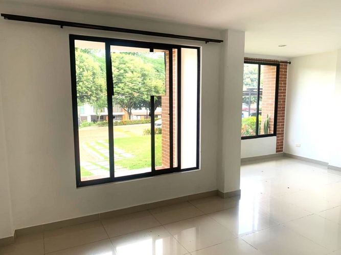 Casa de 3 alcobas en venta en El Mirador, Ibagué, 189 m² · foto 2 de 23