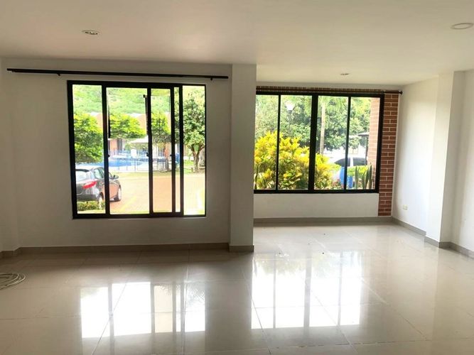 Casa de 3 alcobas en venta en El Mirador, Ibagué, 189 m² · foto 4 de 23