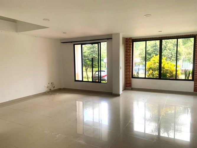 Casa de 3 alcobas en venta en El Mirador, Ibagué, 189 m² · foto 5 de 23