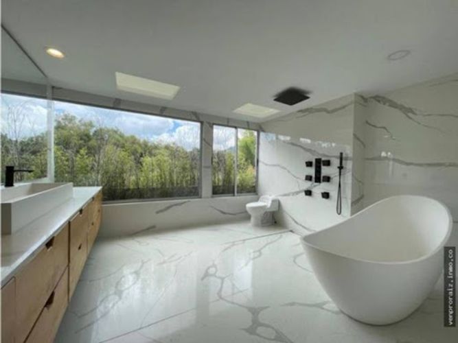 Casa de 4 alcobas en venta en El Porvenir, Rionegro, 363 m² · foto 9 de 14