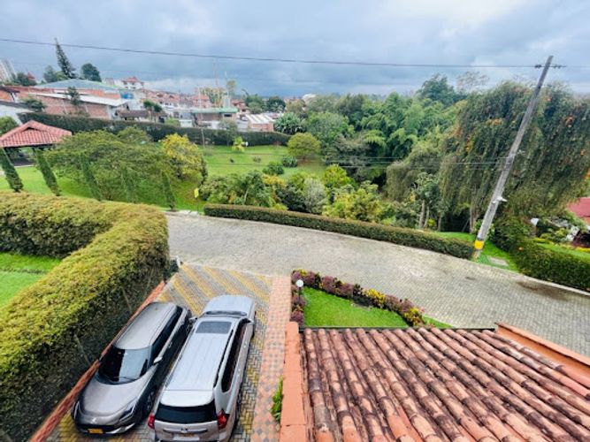 Casa de 4 alcobas en venta en El Porvenir, Rionegro, 265 m² · foto 2 de 24
