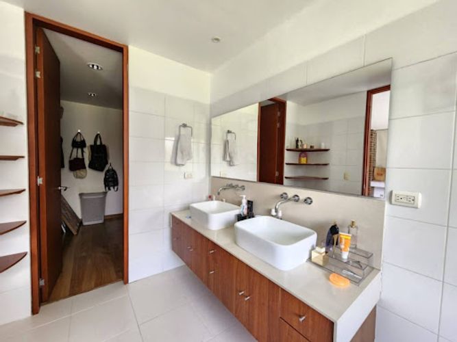 Casa de 5 alcobas en venta en El Porvenir, Rionegro, 363 m² · foto 13 de 23