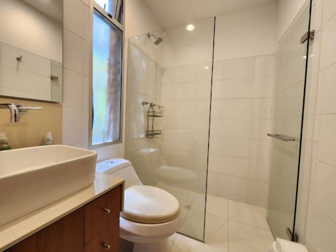 Casa de 5 alcobas en venta en El Porvenir, Rionegro, 363 m² · foto 16 de 23