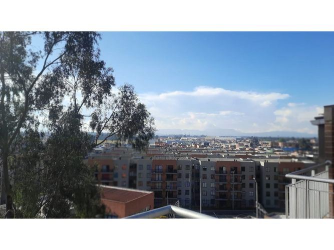 Apartamento de 3 alcobas en venta en La Estancia, Madrid, 110 m² · foto 3 de 24