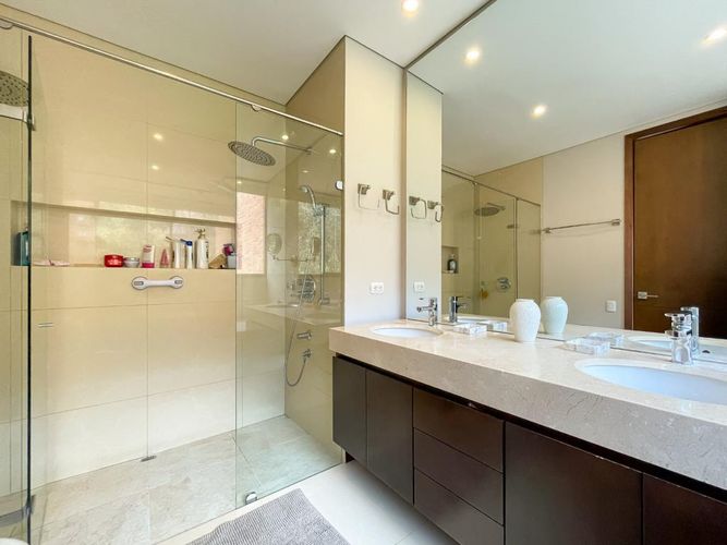 Apartamento de 5 alcobas en venta en Santa Barbara, Bogotá, 465 m² · foto 23 de 24