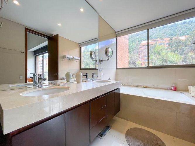 Apartamento de 5 alcobas en venta en Santa Barbara, Bogotá, 465 m² · foto 22 de 24