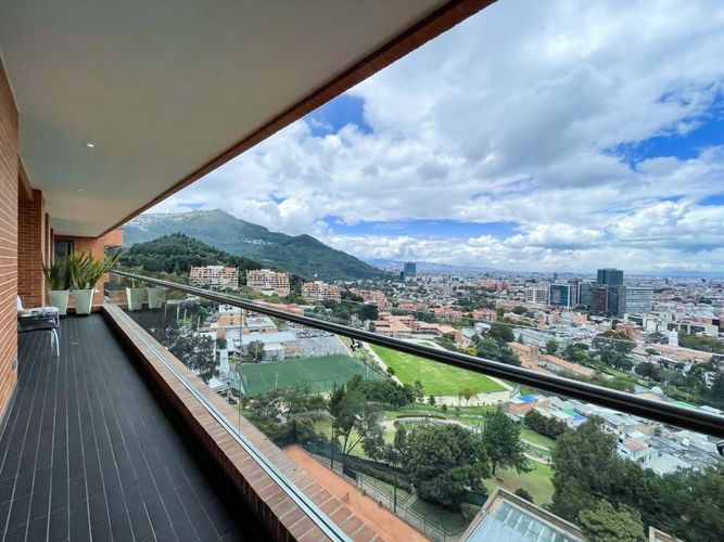 Apartamento de 5 alcobas en venta en Santa Barbara, Bogotá, 465 m² · foto 2 de 24