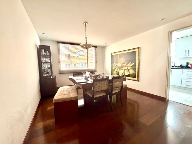 Apartamento de 3 alcobas en venta en Chapinero, Bogotá, 160 m² · foto 2 de 8