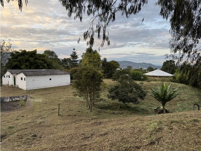 Lote en venta en Lomitas, La Ceja, 200 m² · foto 2 de 15