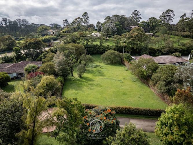 Lote en venta en El Porvenir, Rionegro, 2456 m² · foto 2 de 12