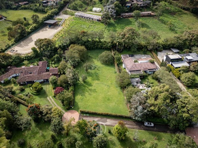 Lote en venta en El Porvenir, Rionegro, 2456 m² · foto 3 de 12