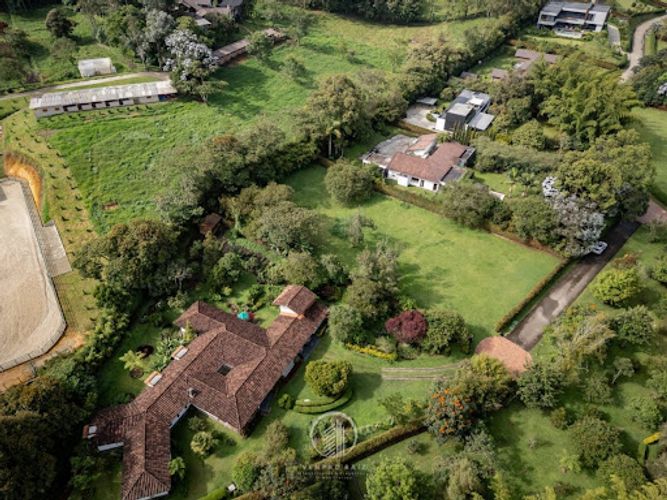 Lote en venta en El Porvenir, Rionegro, 2456 m² · foto 4 de 12