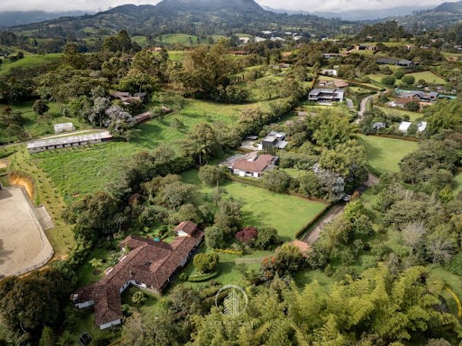 Lote en venta en El Porvenir, Rionegro, 2456 m² · foto 5 de 12