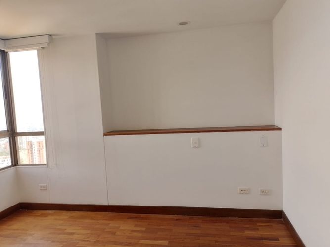 Apartamento de 3 alcobas en arriendo en El Poblado, Medellín, 110 m² · foto 8 de 19