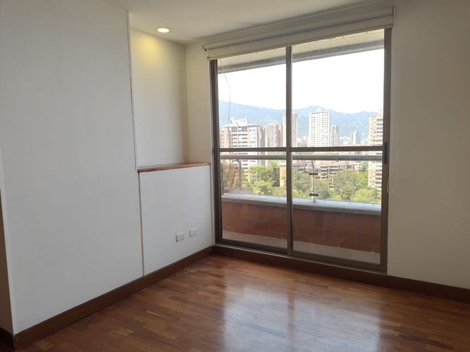 Apartamento de 3 alcobas en arriendo en El Poblado, Medellín, 110 m² · foto 11 de 19