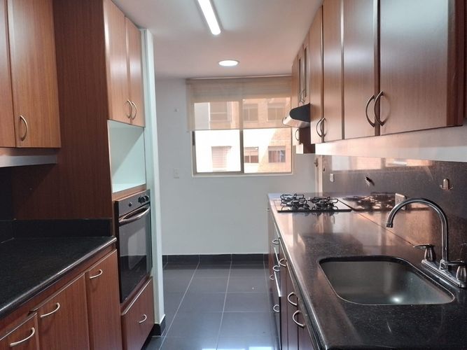 Apartamento de 3 alcobas en arriendo en El Poblado, Medellín, 110 m² · foto 6 de 19
