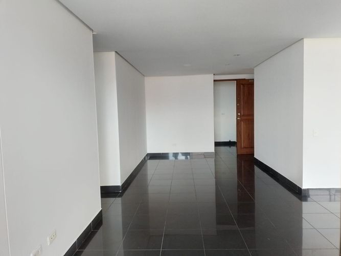 Apartamento de 3 alcobas en arriendo en El Poblado, Medellín, 110 m² · foto 3 de 19