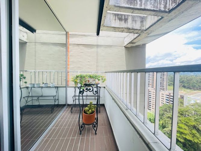 Apartamento de 3 alcobas en venta en El Porvenir, Rionegro, 74 m² · foto 2 de 19