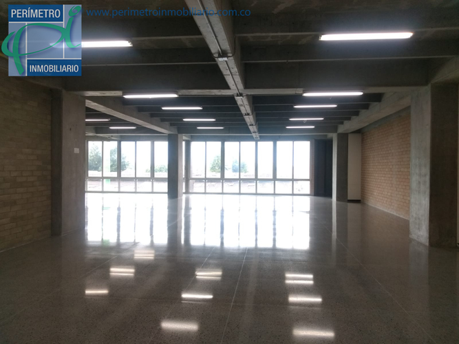 Oficina en arriendo en Guayabal, Medellín, 395 m² · foto 2 de 12