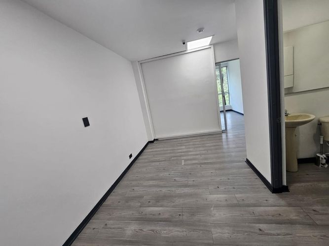 Oficina en arriendo en El Tesoro, Medellín, 35 m² · foto 6 de 16