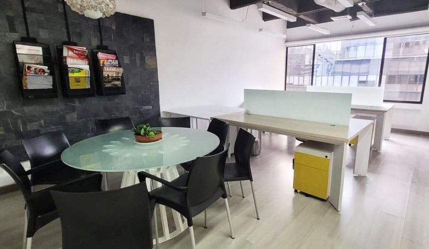 Oficina en arriendo en El Poblado, Medellín, 38 m² · foto 2 de 6