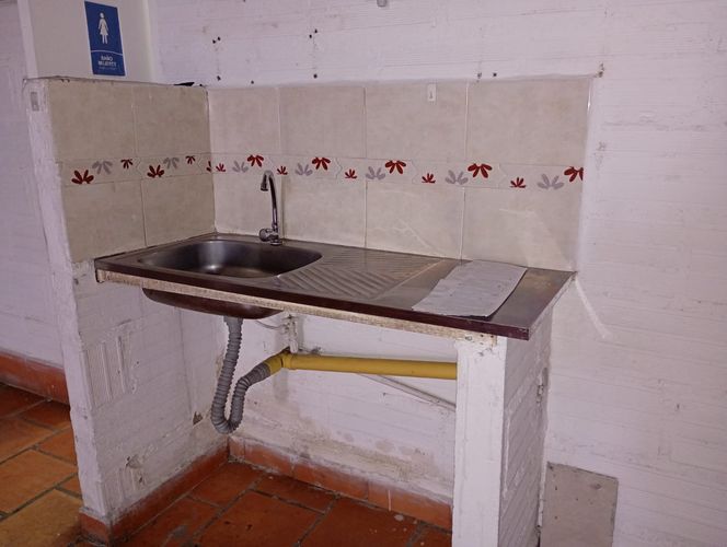 Bodega en arriendo en Cristo Rey, Medellín, 130 m² · foto 3 de 9