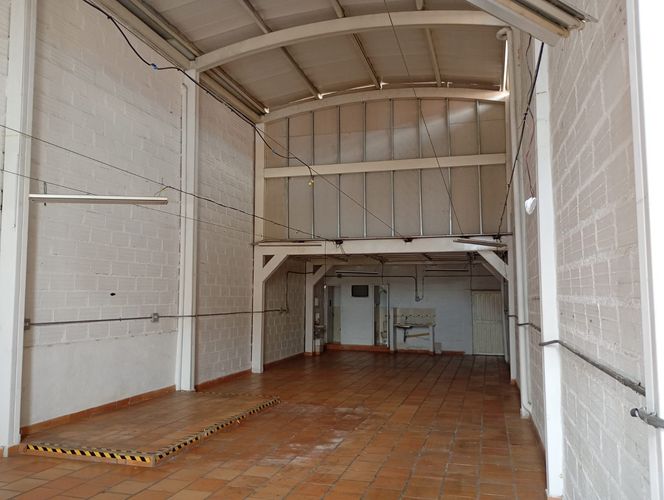 Bodega en arriendo en Cristo Rey, Medellín, 130 m² · foto 5 de 9