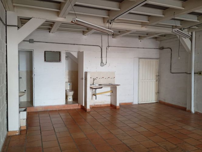 Bodega en arriendo en Cristo Rey, Medellín, 130 m² · foto 6 de 9