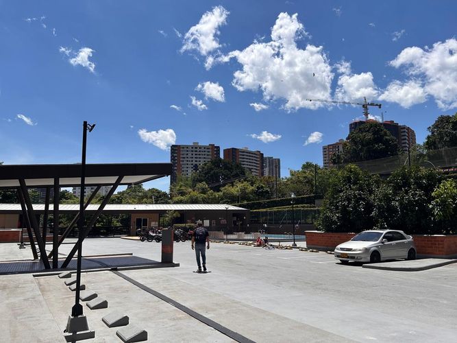 Apartamento de 3 alcobas en venta en Los Arias, Sabaneta, 75 m² · foto 2 de 12