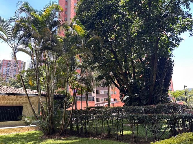 Apartamento de 3 alcobas en venta en Los Arias, Sabaneta, 75 m² · foto 3 de 12