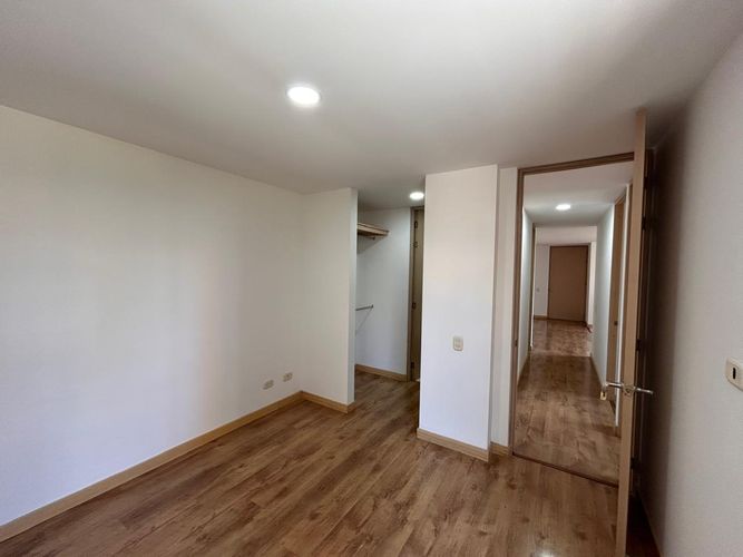 Apartamento de 3 alcobas en venta en Los Arias, Sabaneta, 75 m² · foto 8 de 12