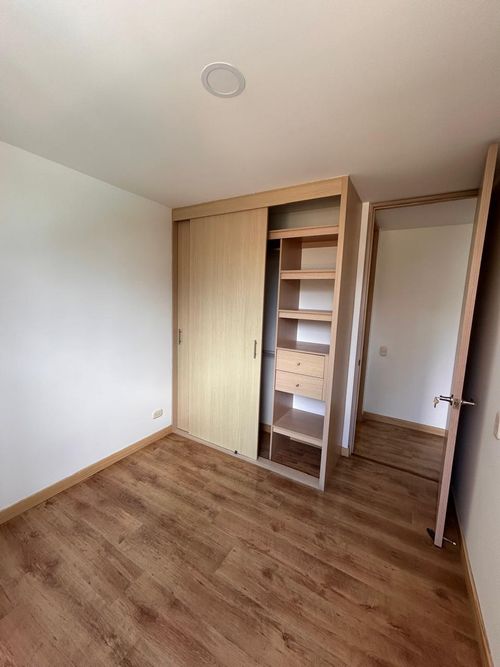 Apartamento de 3 alcobas en venta en Los Arias, Sabaneta, 75 m² · foto 9 de 12