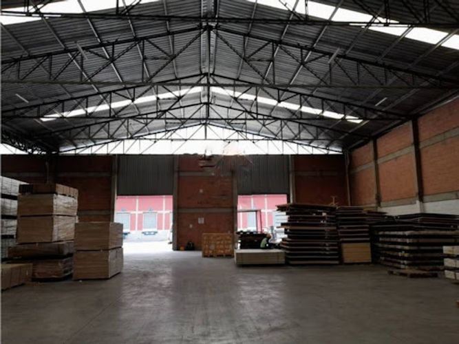 Bodega en arriendo en San Pedro, Madrid, 3751 m² · foto 2 de 12