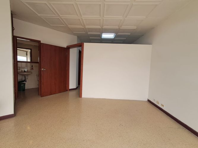 Oficina en arriendo en Sector Plaza De Bolivar, Pereira, 37 m² · foto 2 de 8