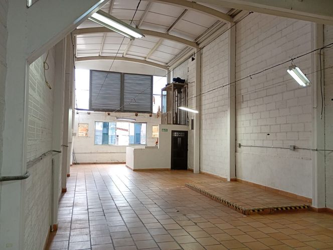 Bodega en arriendo en Cristo Rey, Medellín, 130 m² · foto 5 de 9