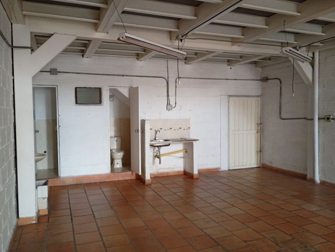Bodega en arriendo en Cristo Rey, Medellín, 130 m² · foto 7 de 9