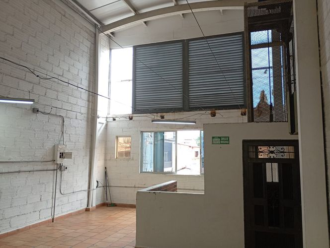 Bodega en arriendo en Cristo Rey, Medellín, 130 m² · foto 8 de 9